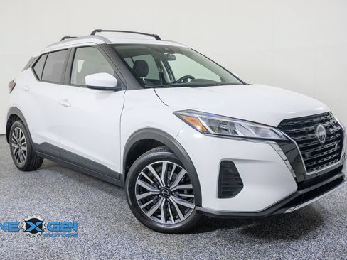 Used 2023 Nissan Kicks SV w/ Exterior Package FWD image 1