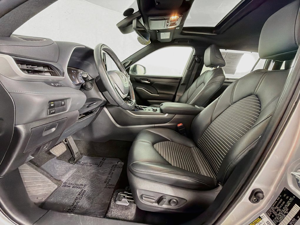 Used 2024 Toyota Highlander XSE AWD/4WD image 12