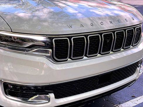 Used 2024 Jeep Wagoneer 4WD w/ Premium Group I image 27