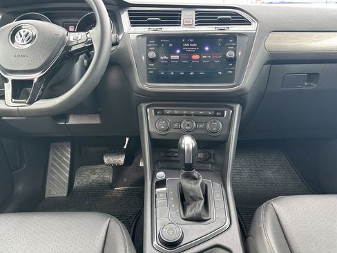 Used 2020 Volkswagen Tiguan SE w/ Panoramic Sunroof Package image 20
