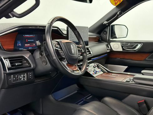 Used 2022 Lincoln Navigator Reserve AWD/4WD image 18