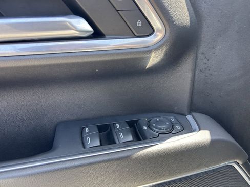 Used 2022 Chevrolet Silverado 1500 LT w/ Z71 Off-Road Package AWD/4WD image 12