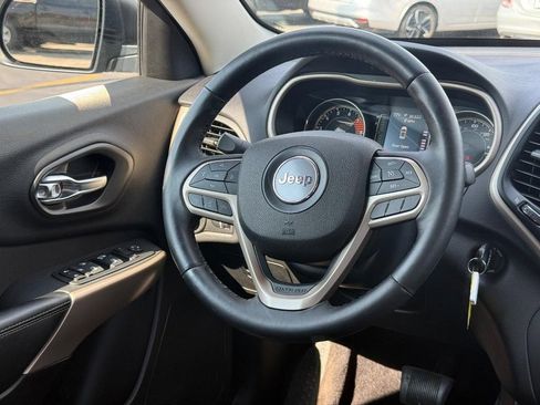Used 2017 Jeep Cherokee Sport AWD/4WD image 11