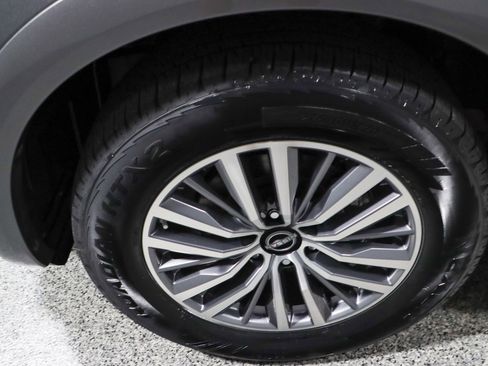 Used 2022 Nissan Armada SL w/ Captain's Chairs Package image 11