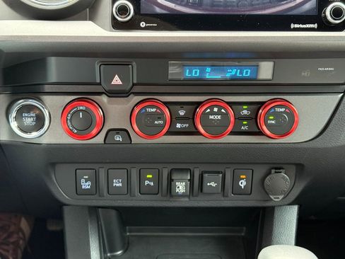 Used 2021 Toyota Tacoma TRD Sport w/ Technology Package AWD/4WD image 21