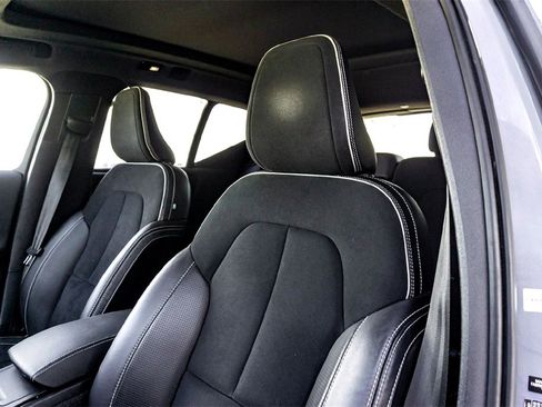 Used 2021 Volvo XC40 P8 Recharge image 13