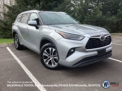 Used 2023 Toyota Highlander XLE image 1