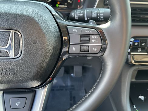 Used 2025 Honda Pilot Elite image 24