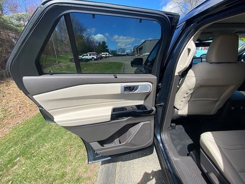 Certified 2023 Ford Explorer Platinum w/ Technology Package AWD/4WD image 30