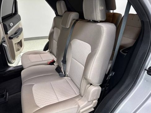 Used 2018 Ford Explorer 4WD image 2
