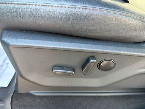 Used 2025 Ford F150 Lariat w/ Equipment Group 501A Mid image 10