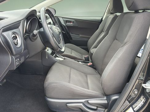 Used 2018 Toyota Corolla iM w/ Carpet Mat Package (TMS) FWD image 7