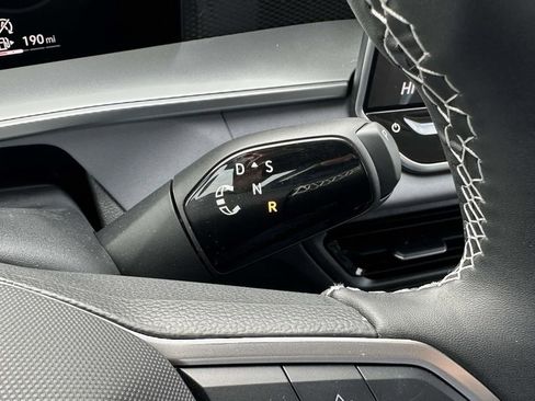 New 2025 Volkswagen Tiguan SE image 25