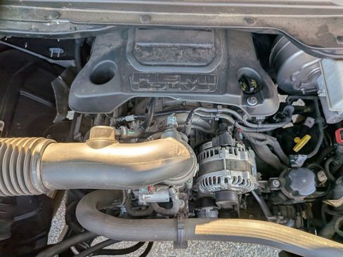 Used 2019 RAM 1500 Laramie AWD/4WD image 14