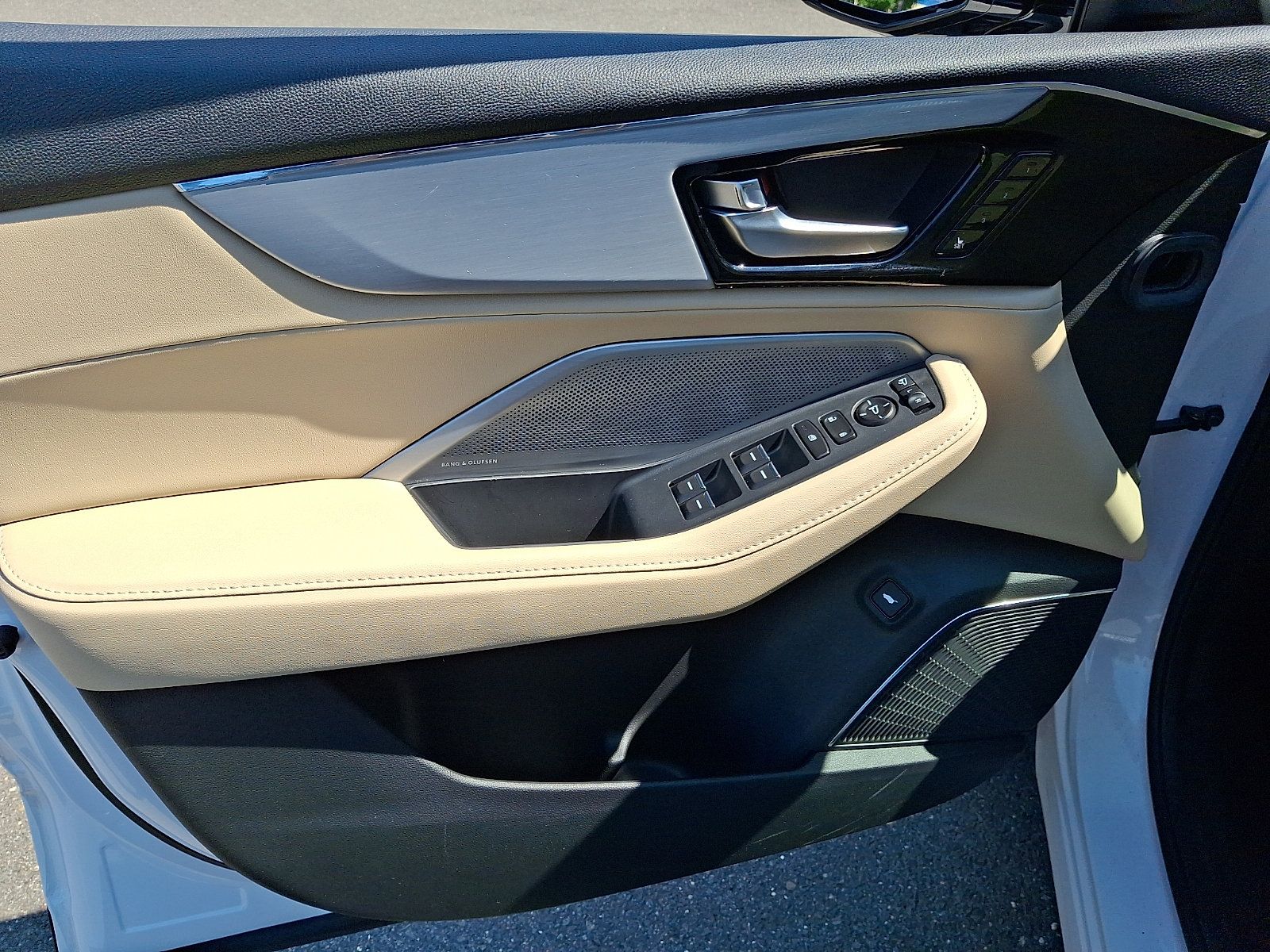 Certified 2025 Acura MDX w/ Technology Package AWD/4WD image 12