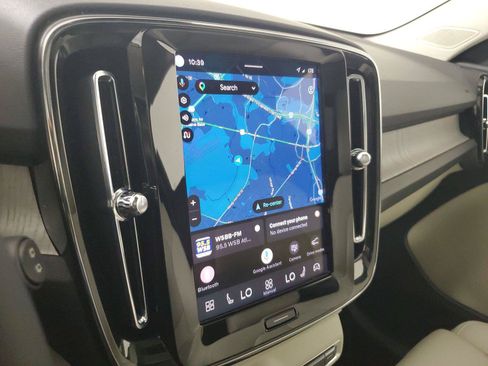 Certified 2025 Volvo XC40 B5 Plus w/ Protection Package Premier AWD/4WD image 28