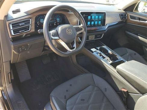 Used 2024 Volkswagen Atlas SE image 4