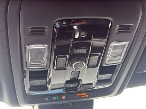 New 2026 Chevrolet Suburban Premier w/ Sun And Tow Package AWD/4WD image 20