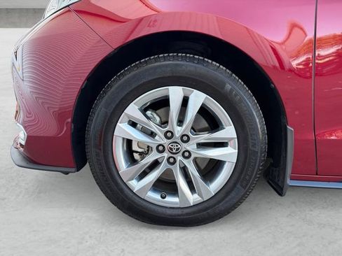 Used 2022 Toyota Sienna Limited image 23