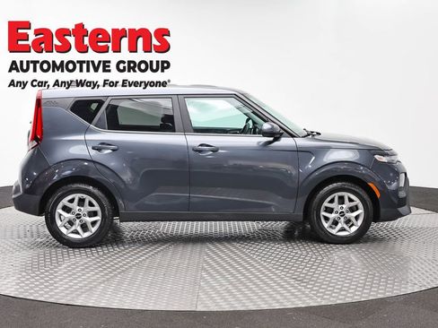 Used 2022 Kia Soul LX w/ Technology Package FWD image 4