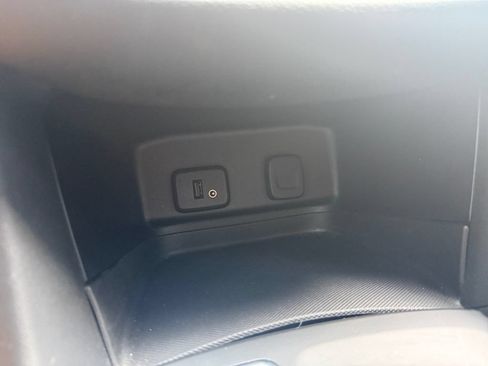 Used 2018 Chevrolet Equinox LT FWD image 27