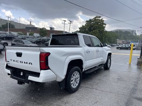 Used 2024 Toyota Tacoma SR5 AWD/4WD image 8