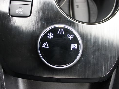 Certified 2025 Nissan Rogue Platinum w/ Tech Package image 19