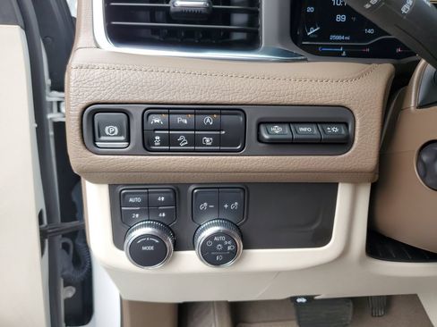 Used 2024 GMC Yukon Denali AWD/4WD image 29