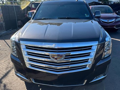 Used 2017 Cadillac Escalade ESV Platinum image 1