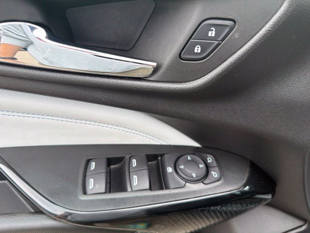 Used 2025 Chevrolet Trax LT FWD image 12