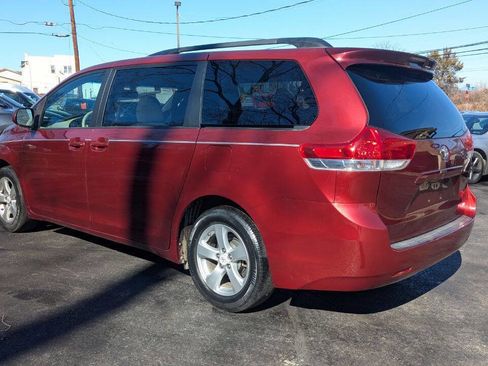 Used 2011 Toyota Sienna LE w/ Towing Pkg image 14