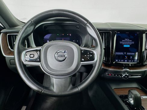 Used 2023 Volvo XC60 B5 Plus FWD image 10