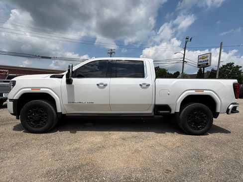 Used 2024 GMC Sierra 3500 Denali Ultimate AWD/4WD image 3
