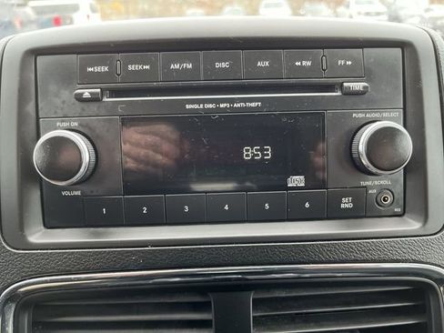 Used 2017 Dodge Grand Caravan SE image 14