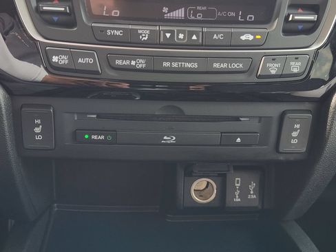 Used 2017 Honda Pilot Touring image 19
