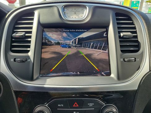 Used 2019 Chrysler 300 Limited image 10