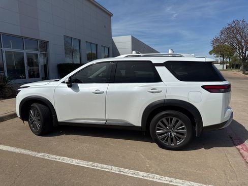 Certified 2025 Nissan Pathfinder SL w/ SL Premium Package image 2