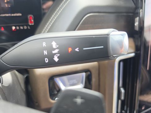 Used 2025 GMC Yukon Denali Ultimate AWD/4WD image 32
