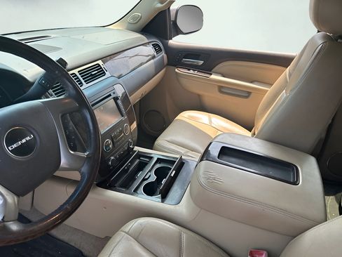 Used 2012 GMC Yukon XL Denali AWD/4WD image 5