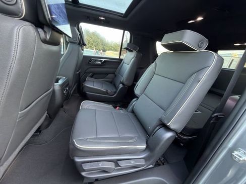 New 2026 Chevrolet Suburban Premier image 22