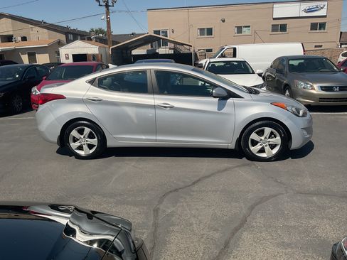 Used 2013 Hyundai Elantra GLS w/ Preferred Pkg FWD image 5