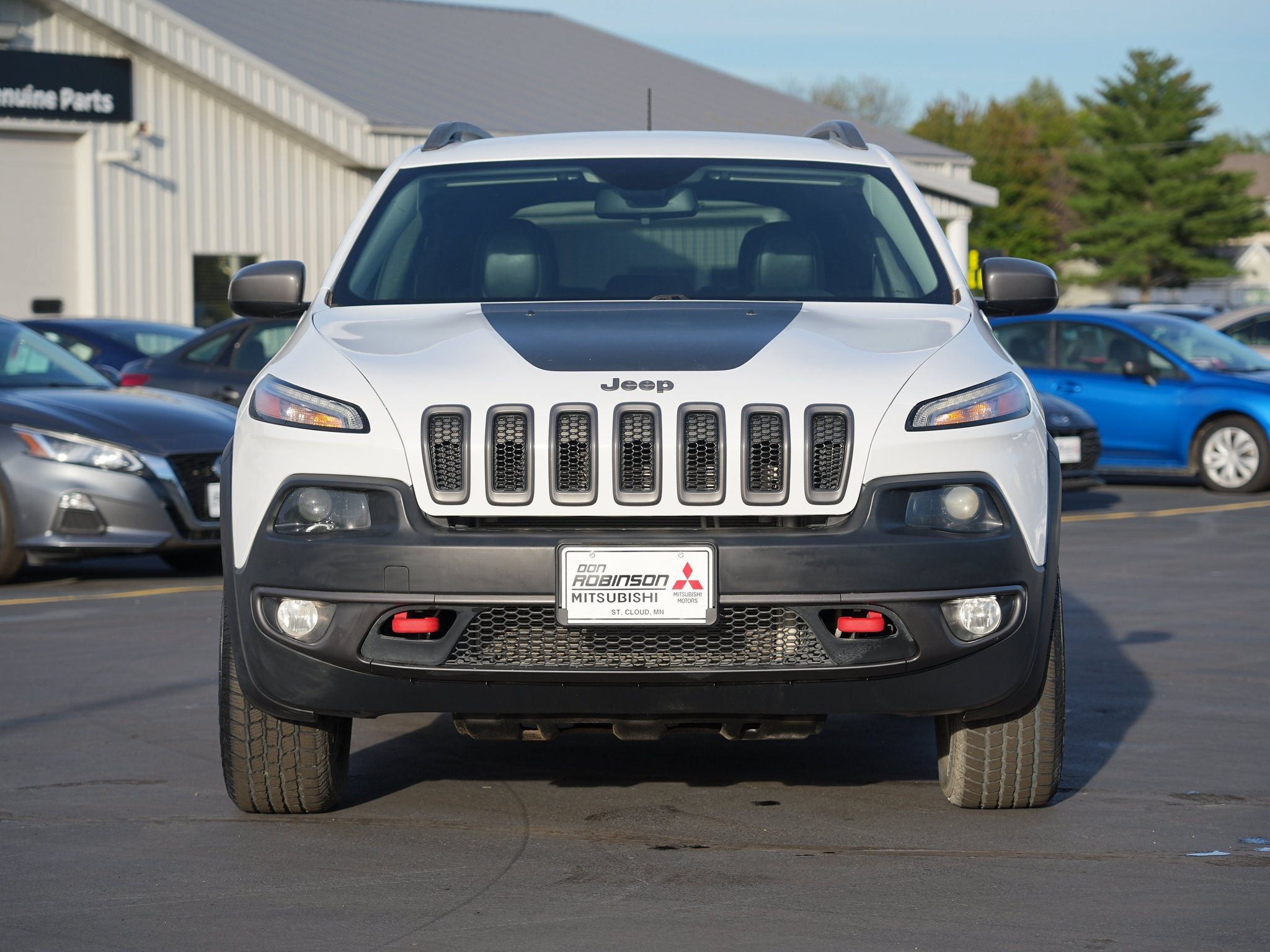 Used 2017 Jeep Cherokee Trailhawk AWD/4WD image 9
