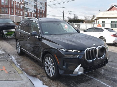 Used 2025 BMW X7 xDrive40i image 4