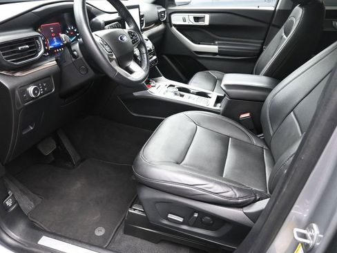 Used 2022 Ford Explorer Limited w/ Equipment Group 301A image 18