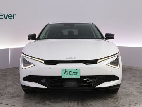 Used 2025 Kia EV6 Wind RWD image 12