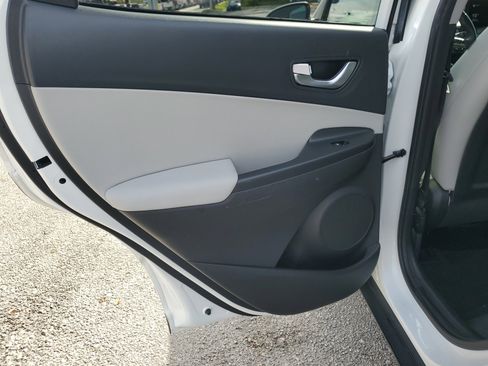 Used 2022 Hyundai Kona Limited image 11