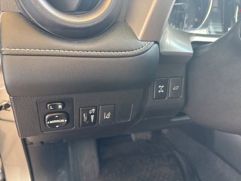 Used 2016 Toyota RAV4 Limited image 14