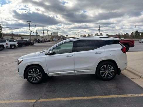Used 2020 GMC Terrain Denali w/ Denali Premium Package image 8