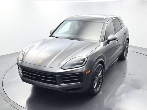 Certified 2024 Porsche Cayenne AWD/4WD image 32