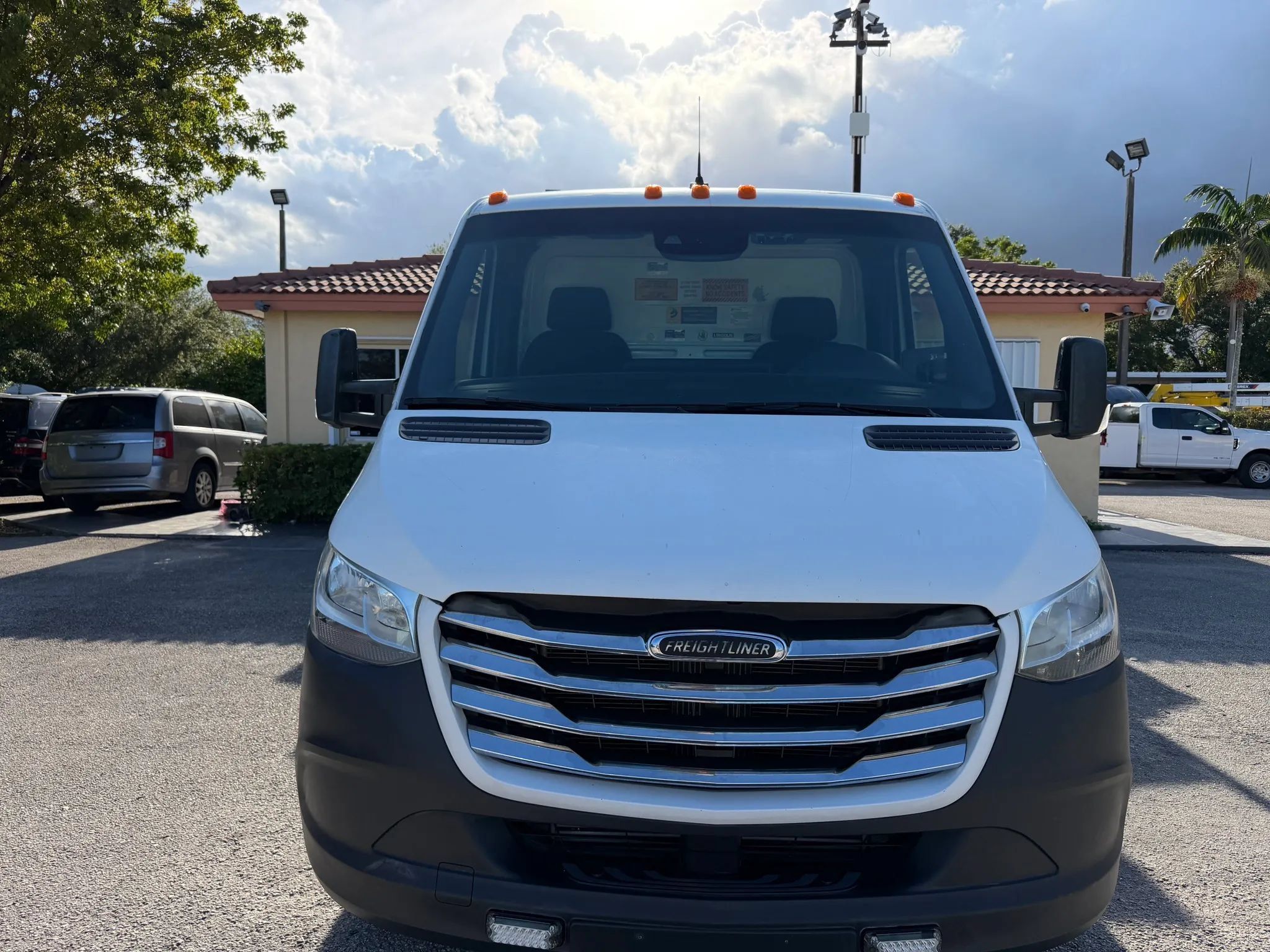 Used 2019 Freightliner Sprinter 3500 w/ Premium Package RWD image 12